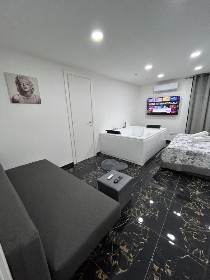 Giovanni Luxury Suites ナポリ エクステリア 写真