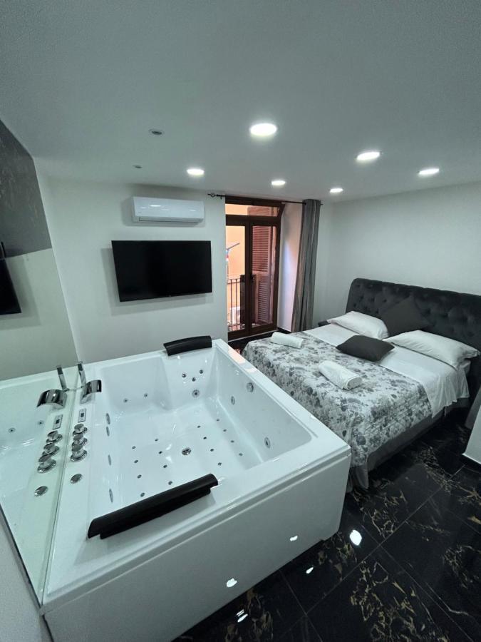 Giovanni Luxury Suites ナポリ エクステリア 写真