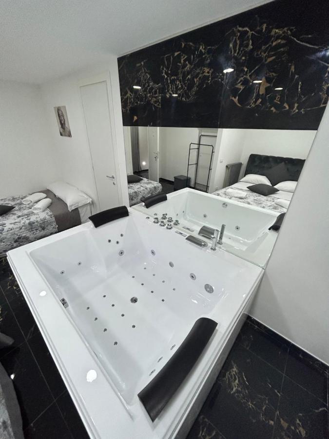 Giovanni Luxury Suites ナポリ エクステリア 写真
